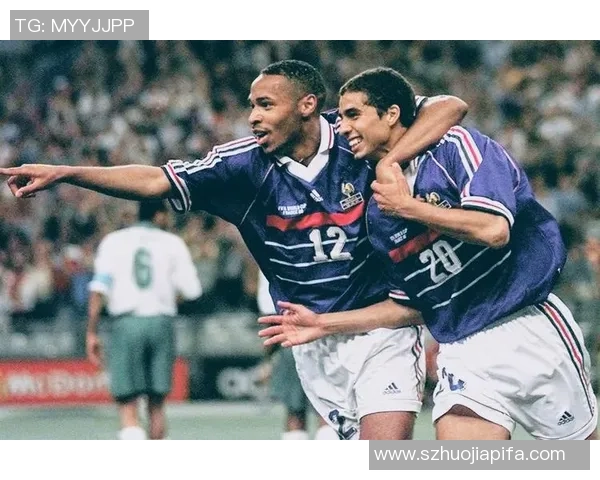 足球巨星穿篮球鞋的原因揭秘和运动跨界的深度分析