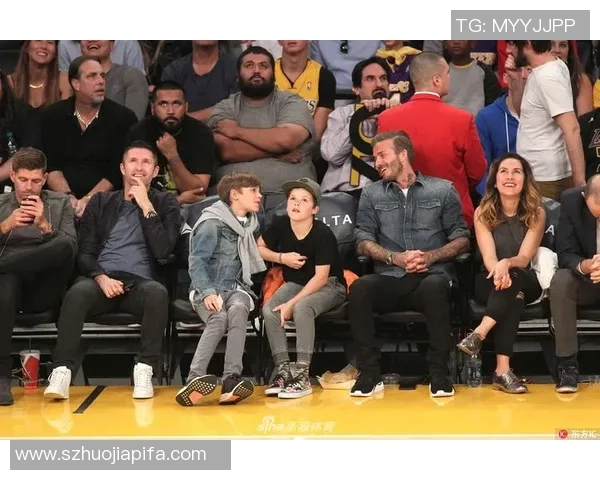 足球明星带孩子现身街头互动甜蜜 父爱满满暖心视频曝光