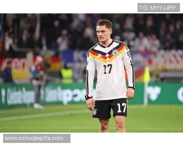 足球球星世界杯日常穿搭解析 从场内到场外的时尚之旅