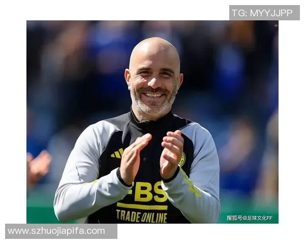 足球球星炫酷数字壁纸精选 展现运动激情与荣耀时刻