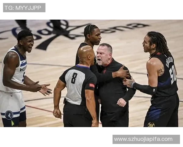 足球运动员因激烈竞争导致球星愤怒爆发险些气到崩溃